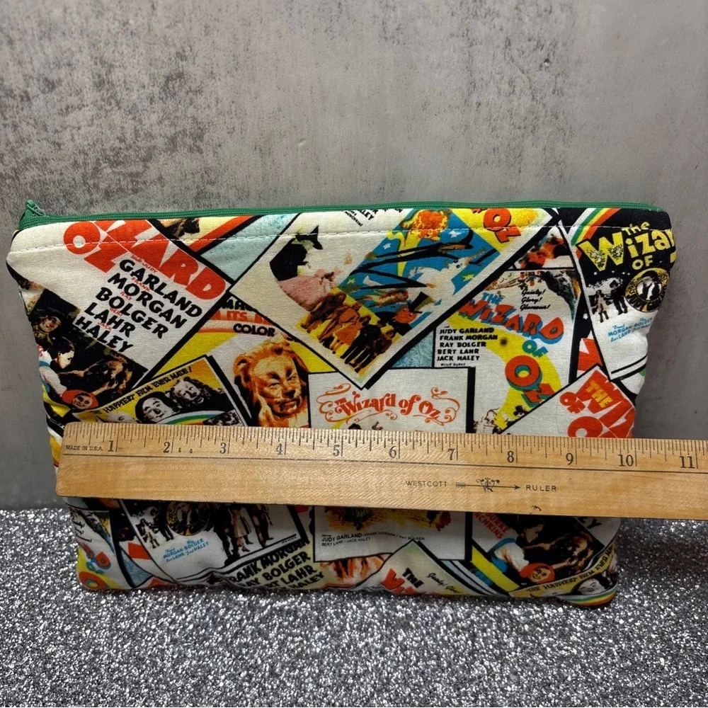 Vintage 1990’ Wizard of Oz Print Cosmetic Bag - Multicolor 8x10 pre`owned